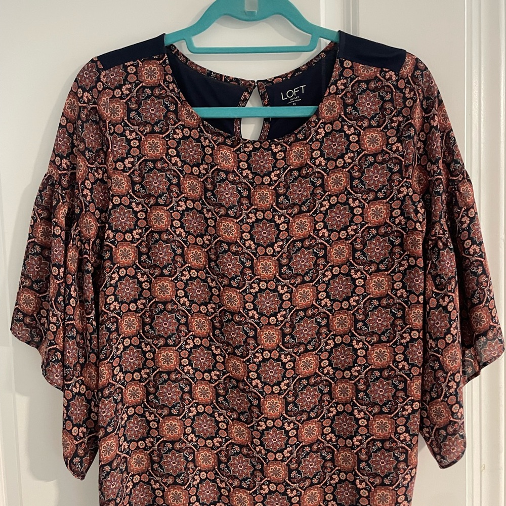 LOFT Women's Patterned Top - Navy Blue and Orange- like new!